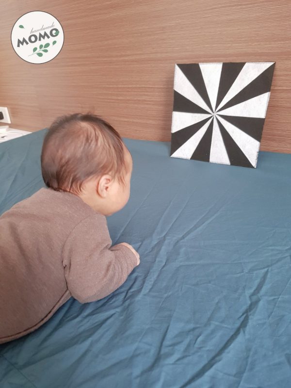 Tummy time với sách vải kích thích thị giác của MoMo handmade